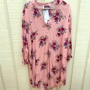 🆕💋 NWT Pink floral v neck dress, size 2X